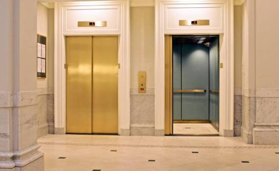 Kiedy warto zdecydować się na wymianę windy w budynku mieszkalnym