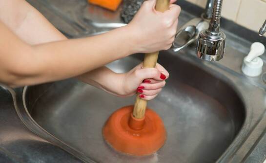 Udrażnianie kanalizacji – skuteczne sposoby zapobiegania zatorom i awariom