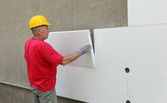 Deski elewacyjne – inspiracje, trwałość i sposoby montażu na fasadach