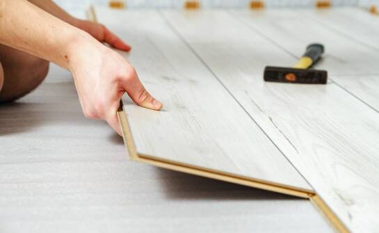 Jak prawidłowo dbać o deski podłogowe?