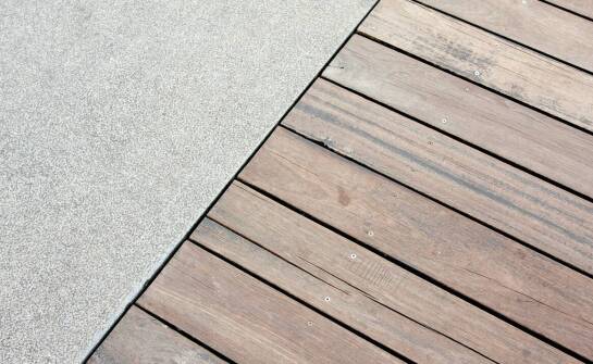 Deski tarasowe – rodzaje, zalety i najważniejsze informacje przed wyborem