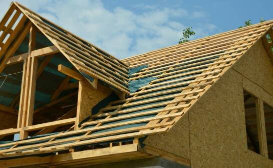 Podbitka dachowa – najważniejsze informacje, materiały i zastosowania