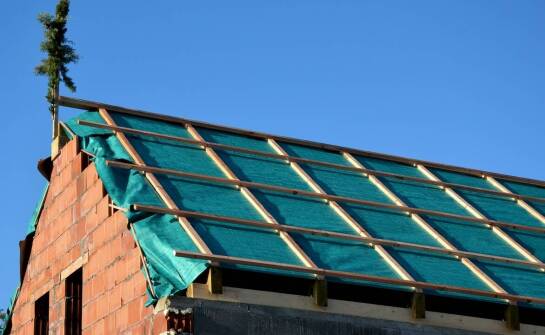 Więźba dachowa – etapy budowy, materiały i najczęstsze błędy