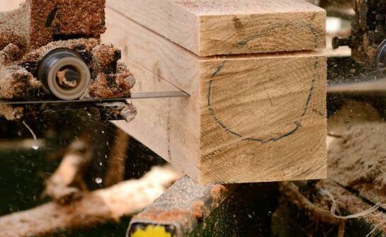 Drewno konstrukcyjne klejone – zastosowania, właściwości i trwałość