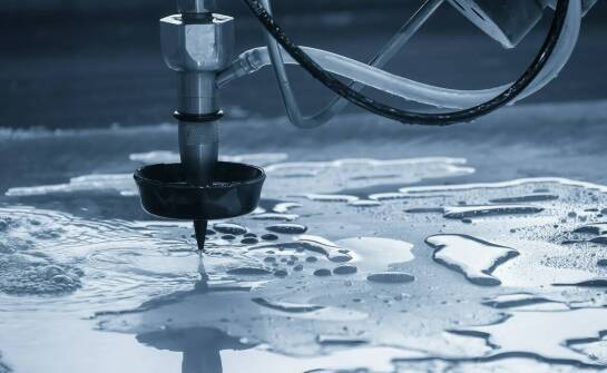 Kiedy warto zastosować osuszanie podposadzkowe i jak przebiega proces?