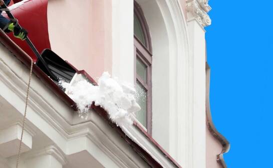 Osuszanie budynków po zalaniu – jak chronić dom przed wilgocią i pleśnią