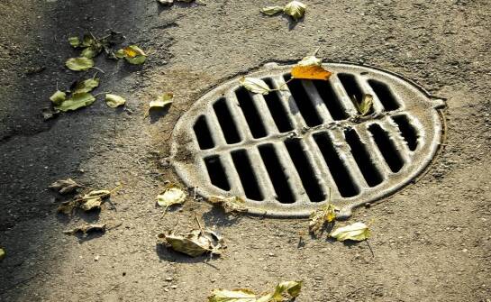 Jak skutecznie wykrywać ukryte wycieki w instalacjach wodnych w domu