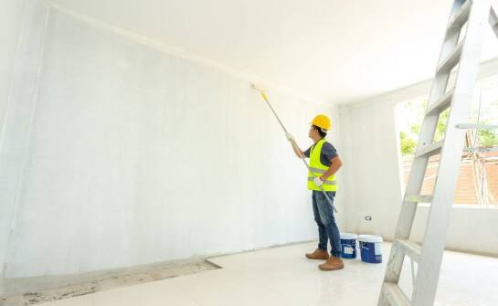 Osuszanie ścian po zalaniu – przyczyny wilgoci i skuteczne działania naprawcze