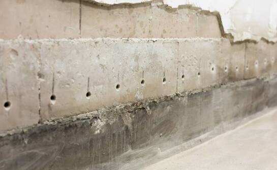 Osuszanie ścian po zalaniu – jak przebiega proces i ile trwa usuwanie wilgoci