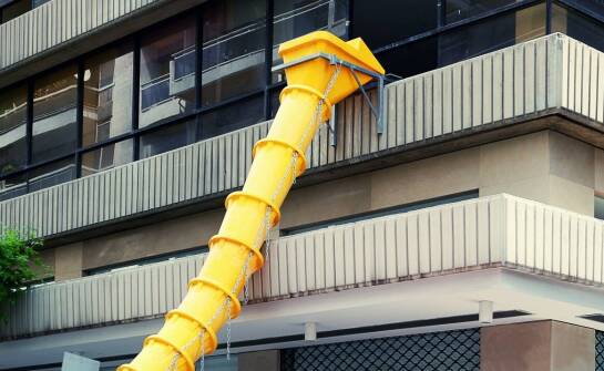 Co wpływa na skuteczność osuszania budynków i jak przebiega proces usuwania wilgoci