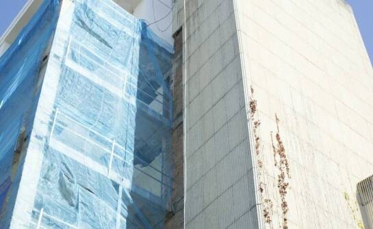 Wilgoć w budynkach – przyczyny powstawania i skuteczne metody osuszania