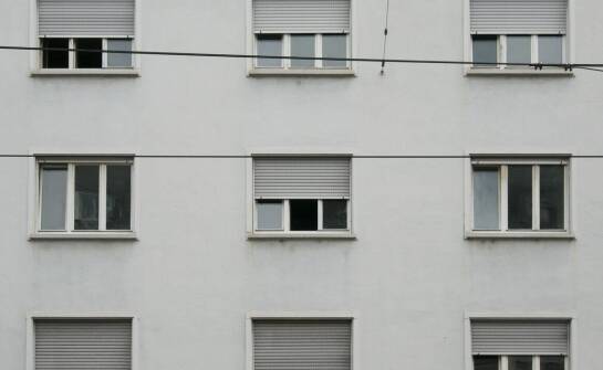 Jak wilgoć wpływa na stan budynku i kiedy konieczne jest osuszanie