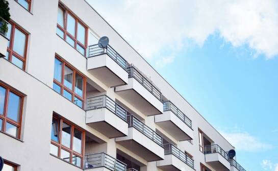 Wilgoć w budynkach po zalaniu – skutki obecności i sposoby eliminacji