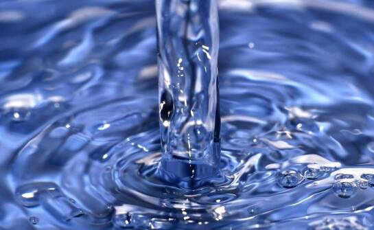 Jak rozpoznać ukryty wyciek w instalacji wodnej i uniknąć kosztownych napraw