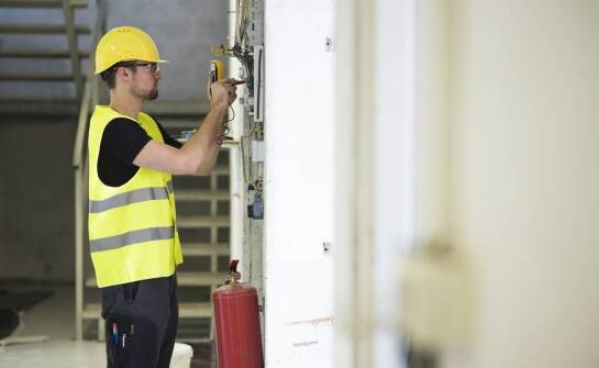 Jak wilgoć wpływa na trwałość budynku i kiedy konieczne jest osuszanie