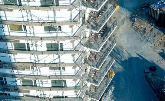 Kiedy niezbędne jest osuszanie budynków po kontakcie z wodą? Najważniejsze fakty