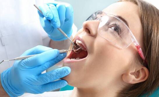 Chirurgia stomatologiczna – jak przebiega konsultacja i kwalifikacja do zabiegu