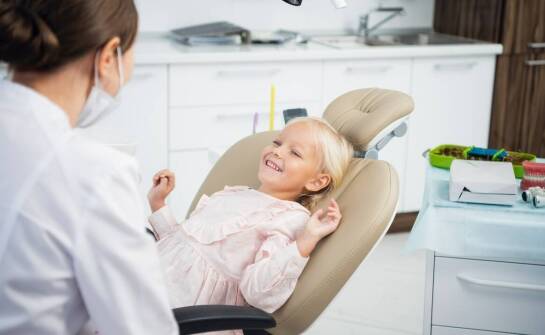 Stomatologia dziecięca – najczęstsze problemy zębów i sposoby leczenia