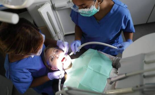 Stomatolog dziecięcy - jakie zabiegi są wykonywane u najmłodszych pacjentów?