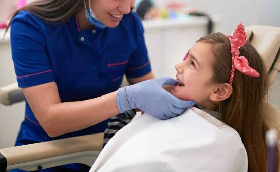 Jakie techniki znieczulenia są stosowane przez stomatologa dziecięcego?