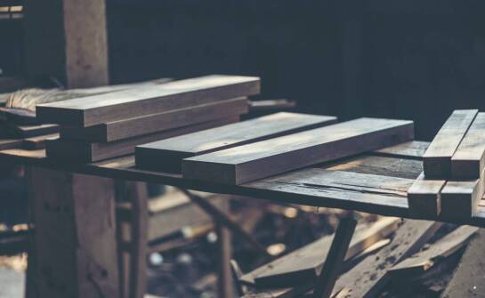 Stoły na indywidualne zamówienie – personalizacja i unikalny design wnętrza