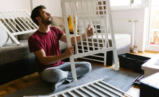 Łóżko ze stelażem podnoszonym – funkcjonalność i wygoda w nowoczesnej sypialni