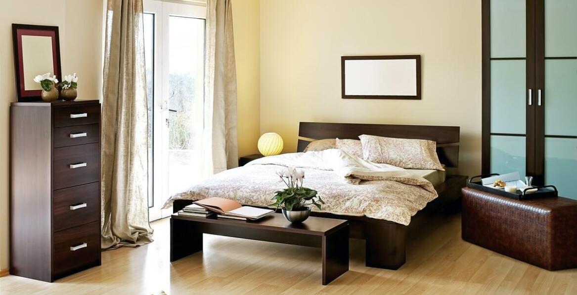 Meble drewniane do sypialni – inspiracje, zalety i najciekawsze rozwiązania