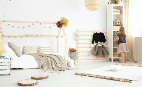 Jak wybrać meble do sypialni z drewna – kluczowe cechy i inspiracje aranżacyjne