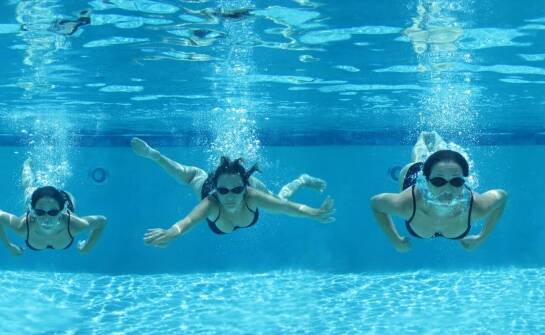 Aqua aerobik – wszystko, co warto wiedzieć o ćwiczeniach w wodzie