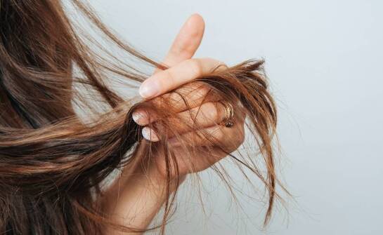 Mezoterapia igłowa skóry głowy – zastosowanie, efekty i bezpieczeństwo