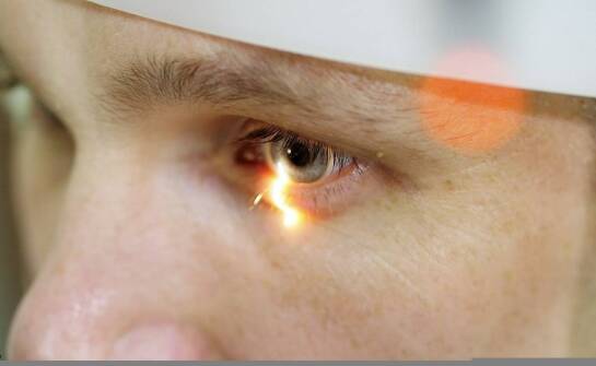 Laserowe zabiegi powiek – zastosowanie, bezpieczeństwo i efekty terapii