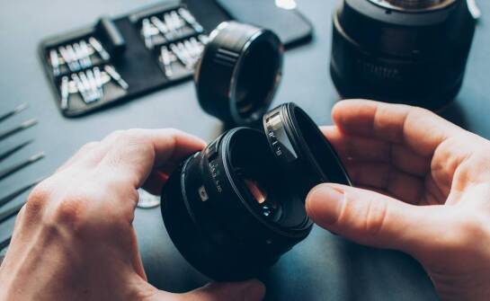 Soczewki twarde – czym są, kiedy warto je wybrać i co warto wiedzieć