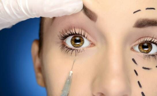 Operacje powiek – najważniejsze informacje, etapy i możliwe rezultaty zabiegów