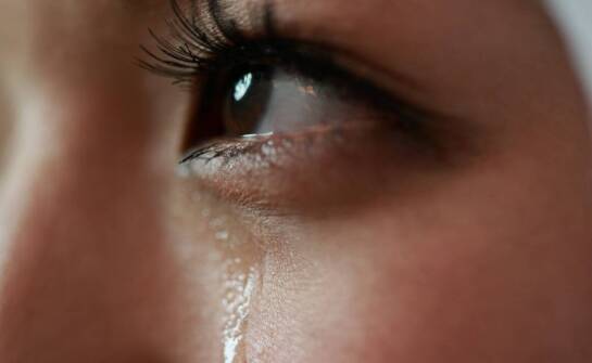 Zatkane kanaliki łzowe – przyczyny, objawy oraz sposoby diagnozowania problemu