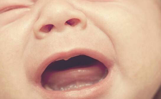 Zatkany kanał łzowy u niemowląt – objawy, przyczyny i dostępne rozwiązania