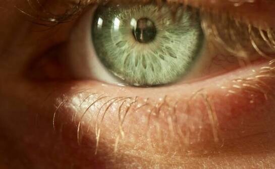 Zaćma wrodzona – objawy, przyczyny oraz aktualne opcje leczenia schorzenia