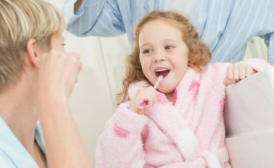 Zdrowy uśmiech u najmłodszych – jak dbać o zęby dzieci i zapobiegać próchnicy