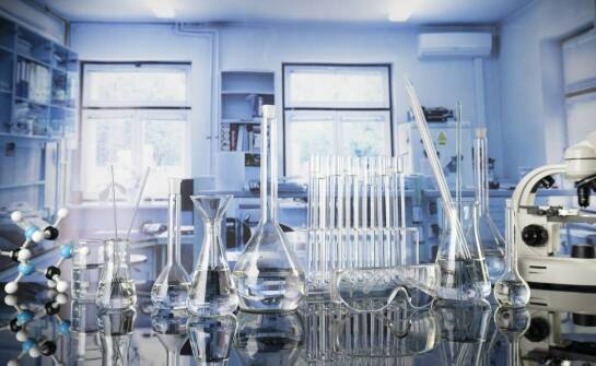 Niezbędne akcesoria i materiały wykorzystywane w codziennej pracy laboratoryjnej