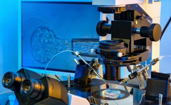 Szkiełka mikroskopowe – zastosowania, właściwości i znaczenie w badaniach