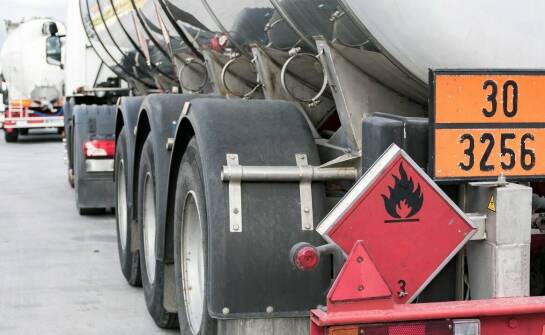 Wywóz materiałów niebezpiecznych – zasady bezpieczeństwa i wymagania prawne