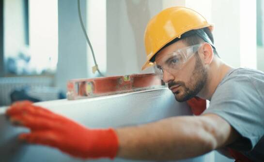 Szkło w codziennym otoczeniu – najciekawsze zastosowania i funkcje