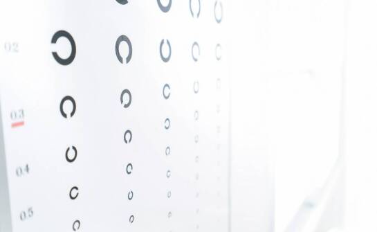 Inspiracje i pomysły na personalizowane dekoracje z grafiką na szkle