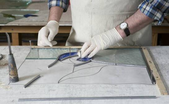 Najpopularniejsze motywy graficzne na szkle – inspiracje i pomysły na dekoracje