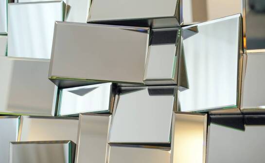 Lustra fazowane – jak wybrać i gdzie zastosować stylowe lustro w mieszkaniu