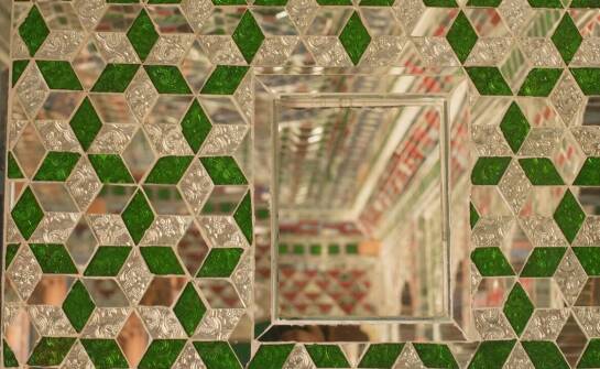 Płytki lustrzane – efekty świetlne i metamorfoza wnętrz z nutą elegancji