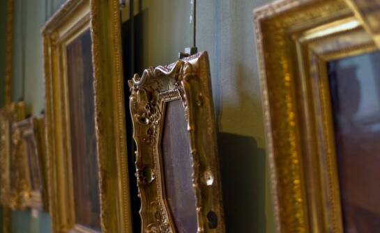 Fazowane lustra — funkcje, zalety i pomysły na aranżacje w różnych stylach