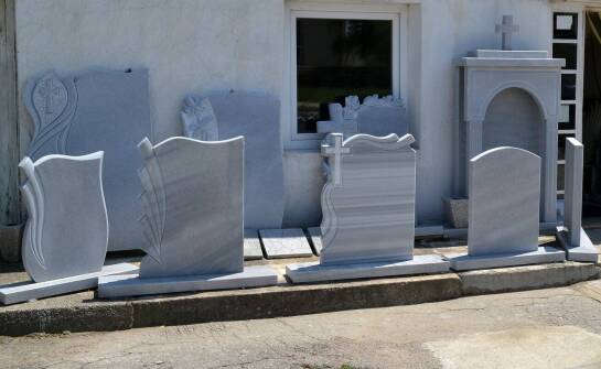 Porcelanki nagrobkowe – historia, zastosowanie i najważniejsze rodzaje