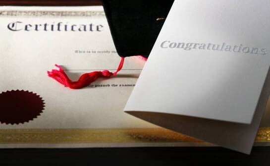 Zdjęcia do dyplomu – wymagania, format i najczęstsze pytania