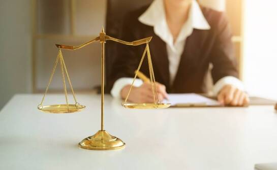 Jak przebiegają analizy prawne i jakie mają znaczenie w codziennych sprawach