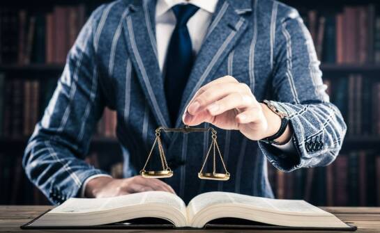 Jak wybrać specjalistę do rozwiązania problemów prawnych w różnych sytuacjach